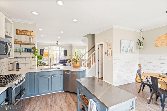 Building Photo - 10136 Pale Rose Loop