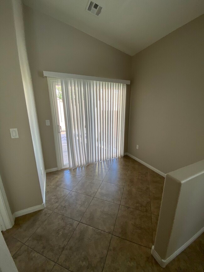 Building Photo - Spacious 4-Bed, 3-Bath Home in Southwest Las Vegas!
