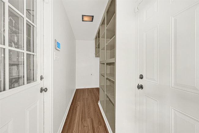 Building Photo - 2515 Baycrest Dr