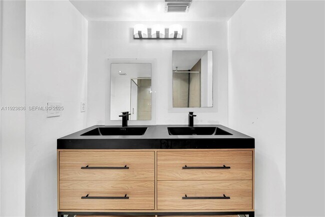 Building Photo - 6864 SW 114th Pl