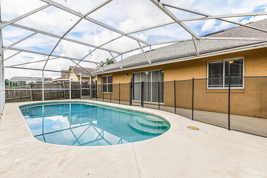 Building Photo - 3071 Bloomsbury Dr