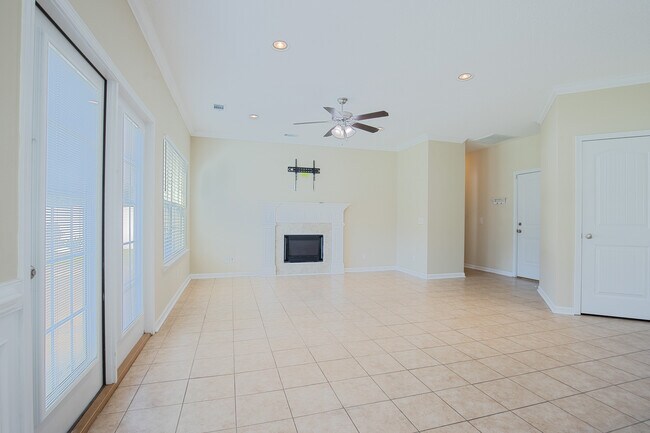 Building Photo - 678 Red Oak Ln
