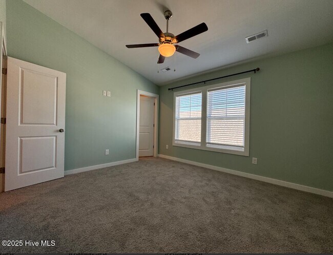 Building Photo - 421 Sunfish LN
