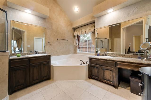 Building Photo - 906 Hebron Dr