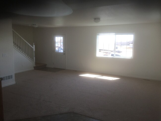 Building Photo - 3 BEDROOM 2.5 BATHROOM SADDLE RIDGE TOWNHOUSE