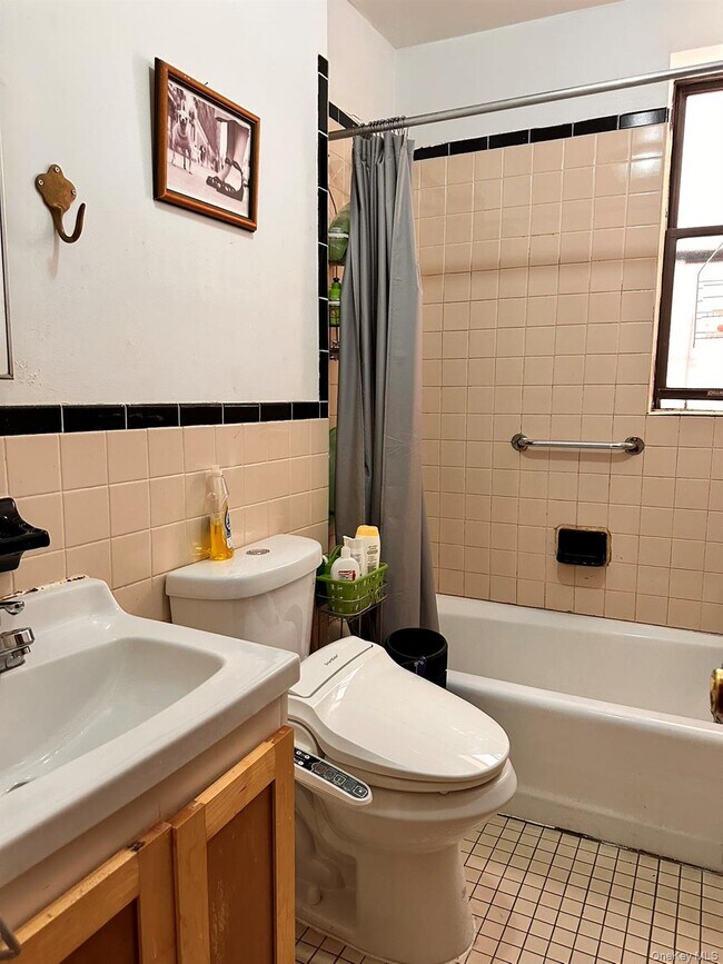 Building Photo - 522 W 151st St