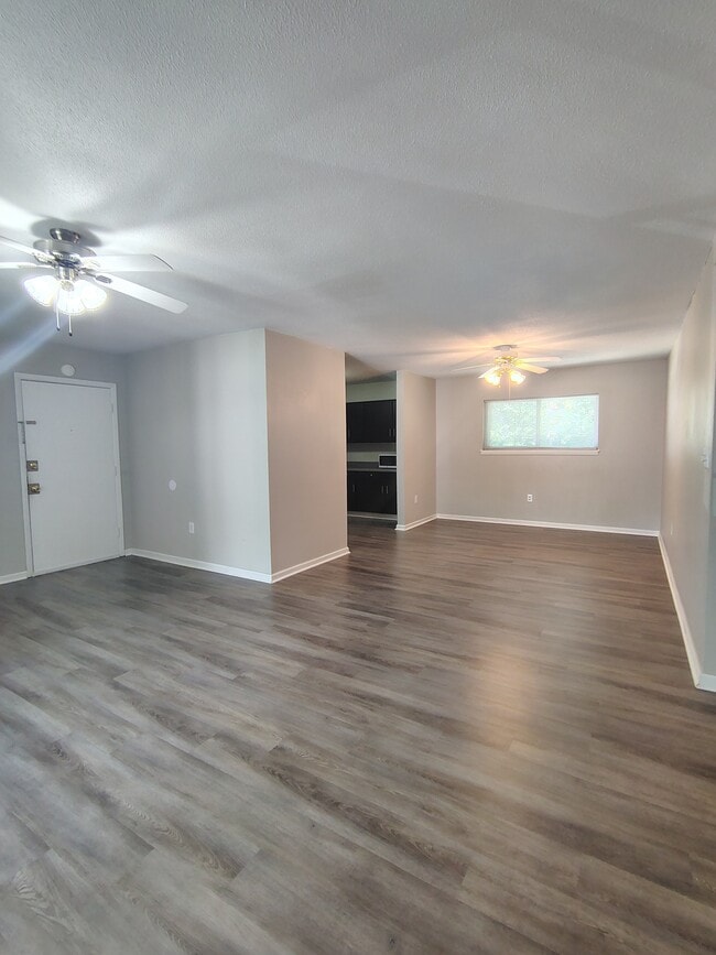 Building Photo - 1100 Skyland Dr