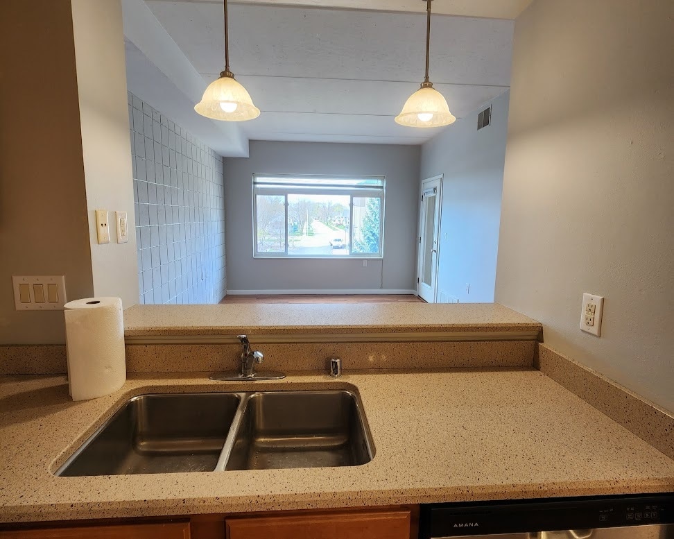 6 Kitchen - 400 N Richmond St