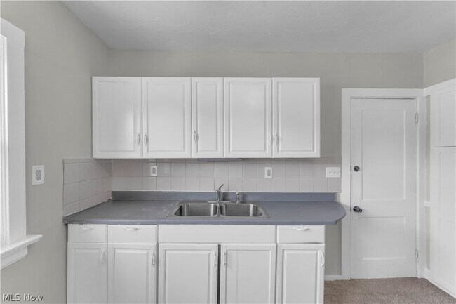Building Photo - 10103 Almira Ave