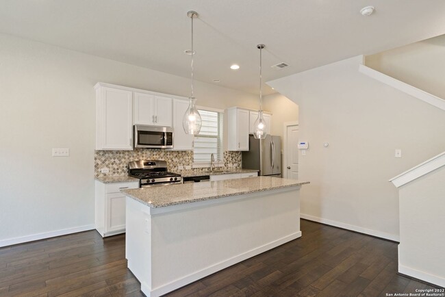 Building Photo - 215 E Courtland Pl