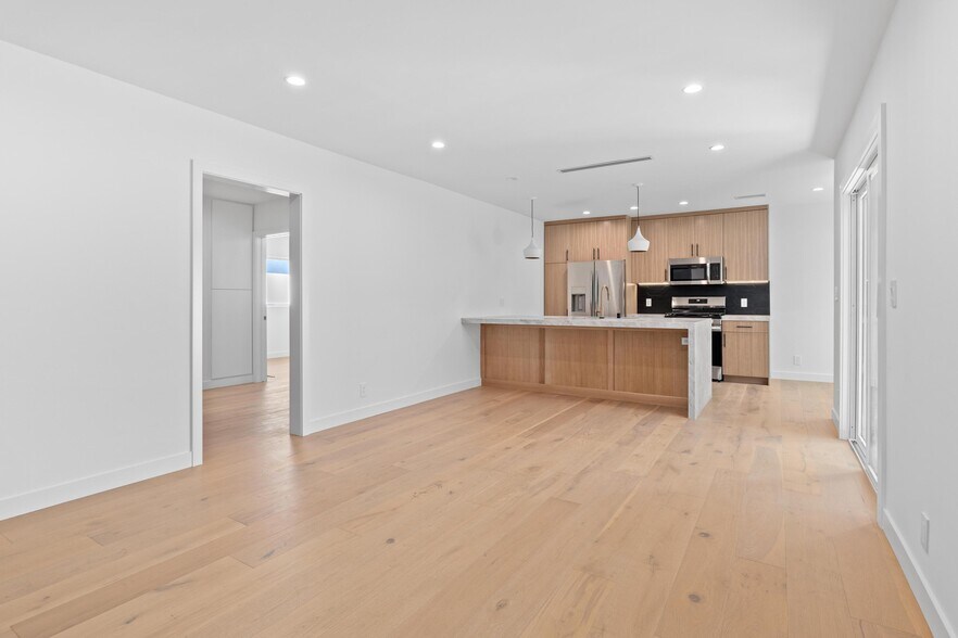 Building Photo - 1127 16th St