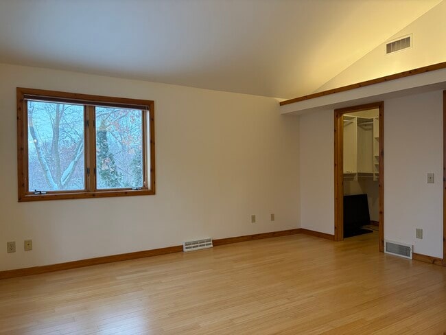 Building Photo - 6526 Bettys Ln