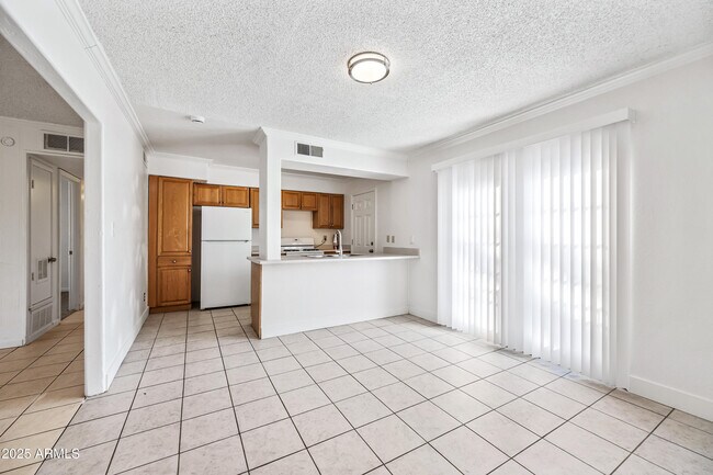 Building Photo - 2208 N 47th Ln