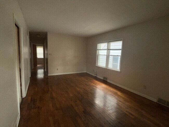 Building Photo - 526 Spartan Ave