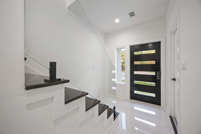 Building Photo - 1413 Stanford St