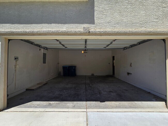 Building Photo - A Stunning 4 Bedroom Home in South West La...