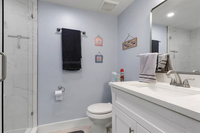 Building Photo - 3400 Gulf Shore Blvd N