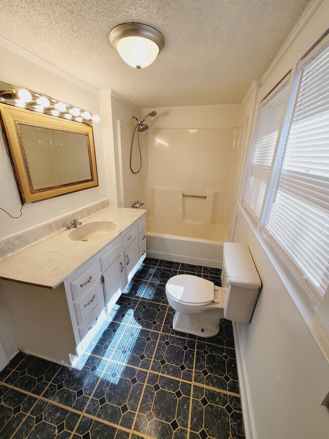 Building Photo - 2 bedroom in the heart of Gastonia