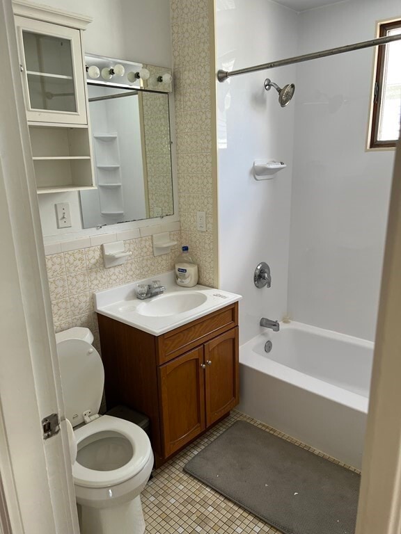 Building Photo - 16 Sullivan Rd