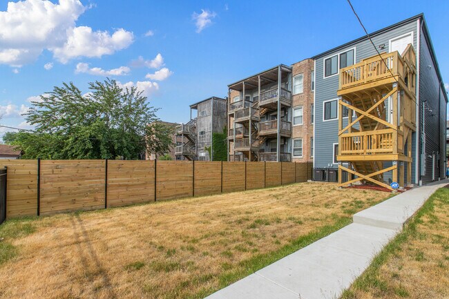 Building Photo - 5833 S Calumet Ave