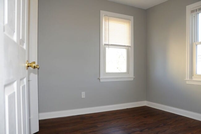 Building Photo - 924 S Harris Ave