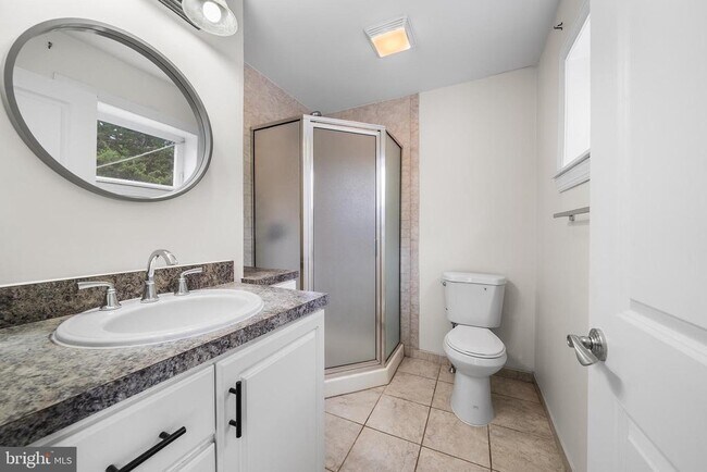 Building Photo - 619 S 42nd St