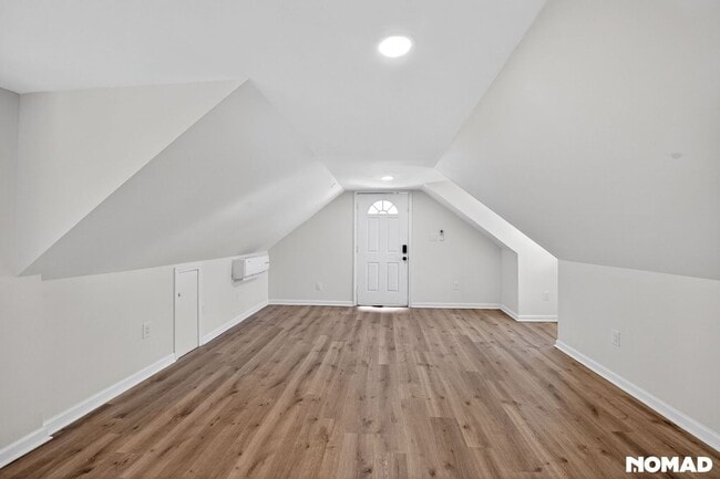 Building Photo - Charming Duplex 2BR + Upstairs 1BR Studio