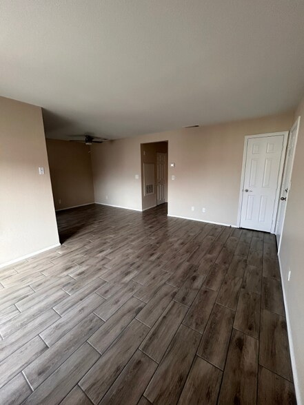 Building Photo - 7300 W Pirates Cove Rd