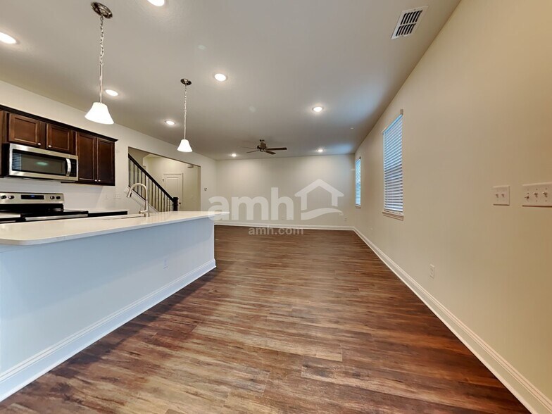 Building Photo - 399 Onate Cir