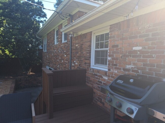 Building Photo - Magnificent Four Bedroom Home - Minutes Aw...