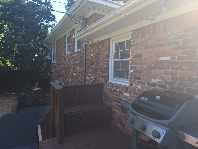 Building Photo - Magnificent Four Bedroom Home - Minutes Away from Numerous Attractions!