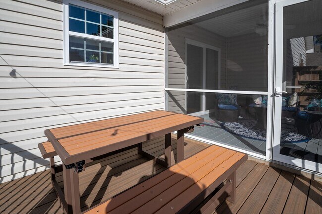 Building Photo - FURNISHED OFF-SEASON MONTHLY RENTAL