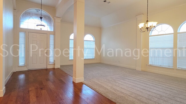 Building Photo - 1304 Hillcrest Dr