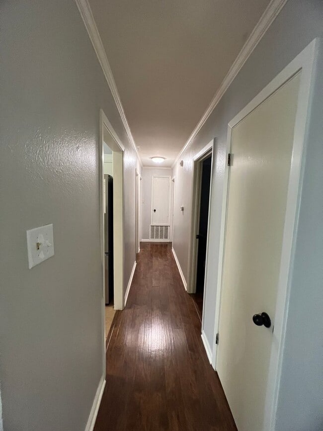 Building Photo - Greenacres -North Bossier.. Close to Barksdale Air Force Base..