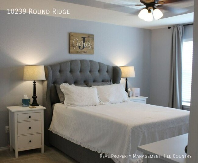 Building Photo - 10239 Round Rdg