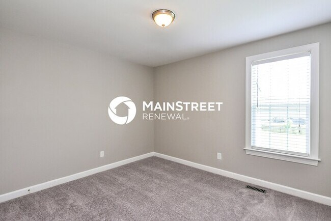 Building Photo - 4 Bedroom Pet-Friendly Home in Smithfield, NC with Main Street Renewal