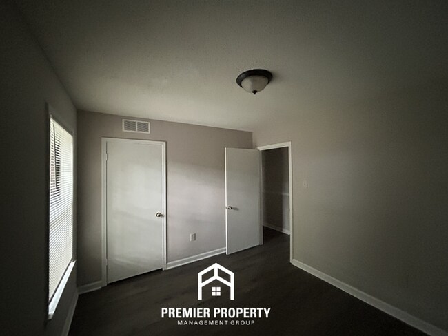 Building Photo - 3BR/2BA Memphis Rental with Attached 2-Car Garage & Hardwood Flooring