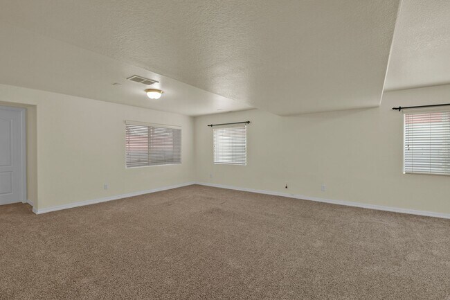 Building Photo - Ranch style home with 6 Bedrooms - 3 Bathrooms - 2 Car Garage - $2,650!