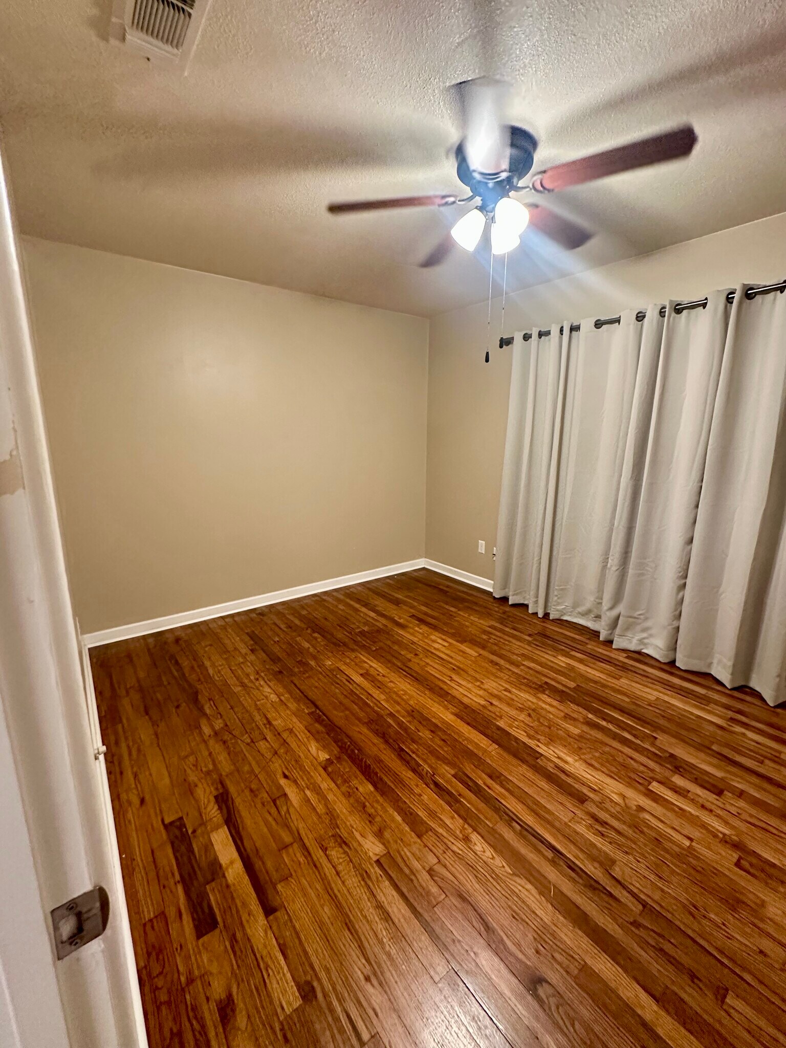 Building Photo - 1316 Eastview Dr