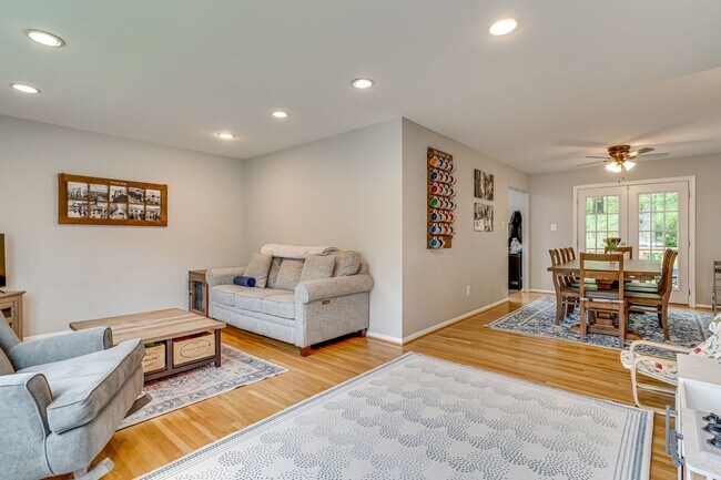 Building Photo - Spacious 4-bedroom home in West Springfield!