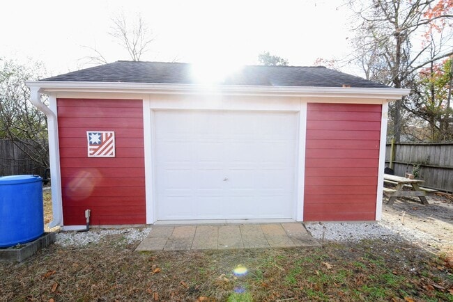 Building Photo - McArthur Place