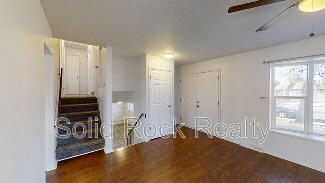 Building Photo - 4811 Villa Cir