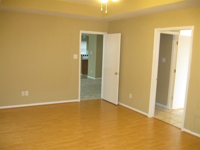 Building Photo - 5123 Chase Park Gate St