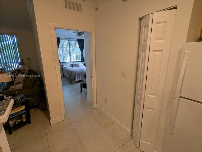Building Photo - 6801 SW 44th St