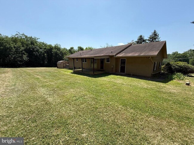 Building Photo - 11103 Putman Rd