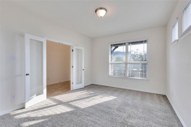 Building Photo - 6533 Leonardo Cove