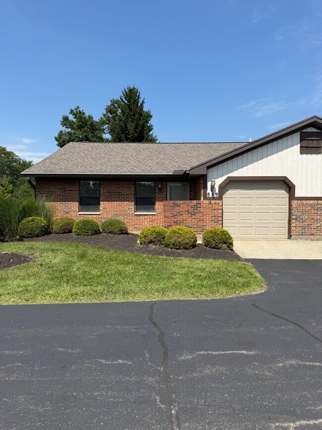 Building Photo - 889 Peach Leaf Dr