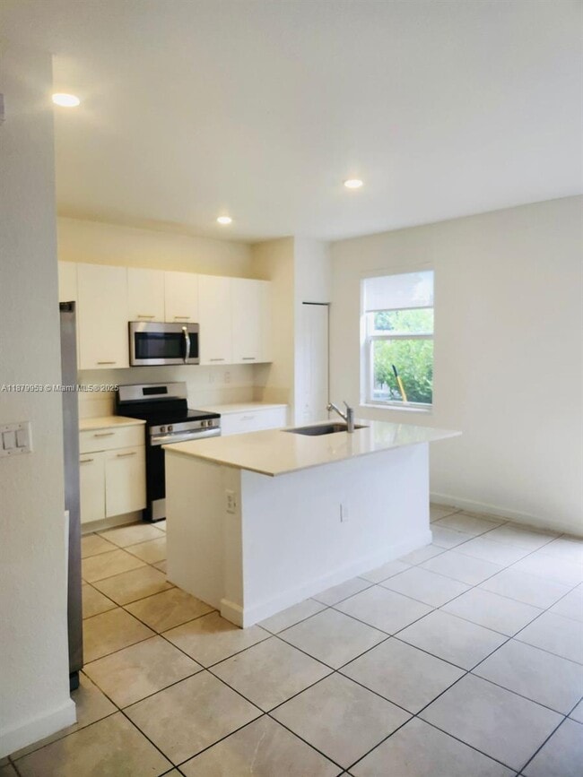 Building Photo - 12525 NW 23rd Pl