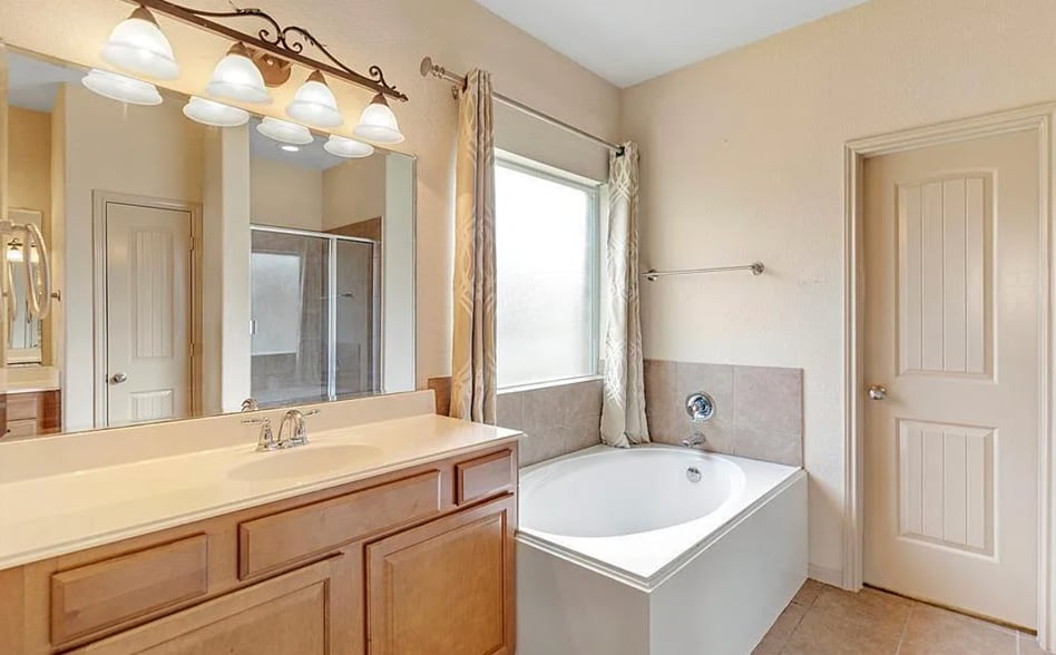 Master Bathroom - 22539 Stillwater Valley Ln