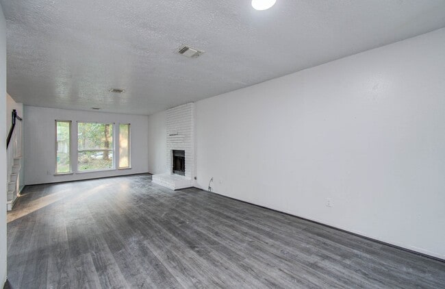 Building Photo - 5006 Village Springs Dr